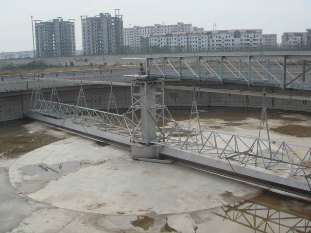 Single tube scraper and suction machine